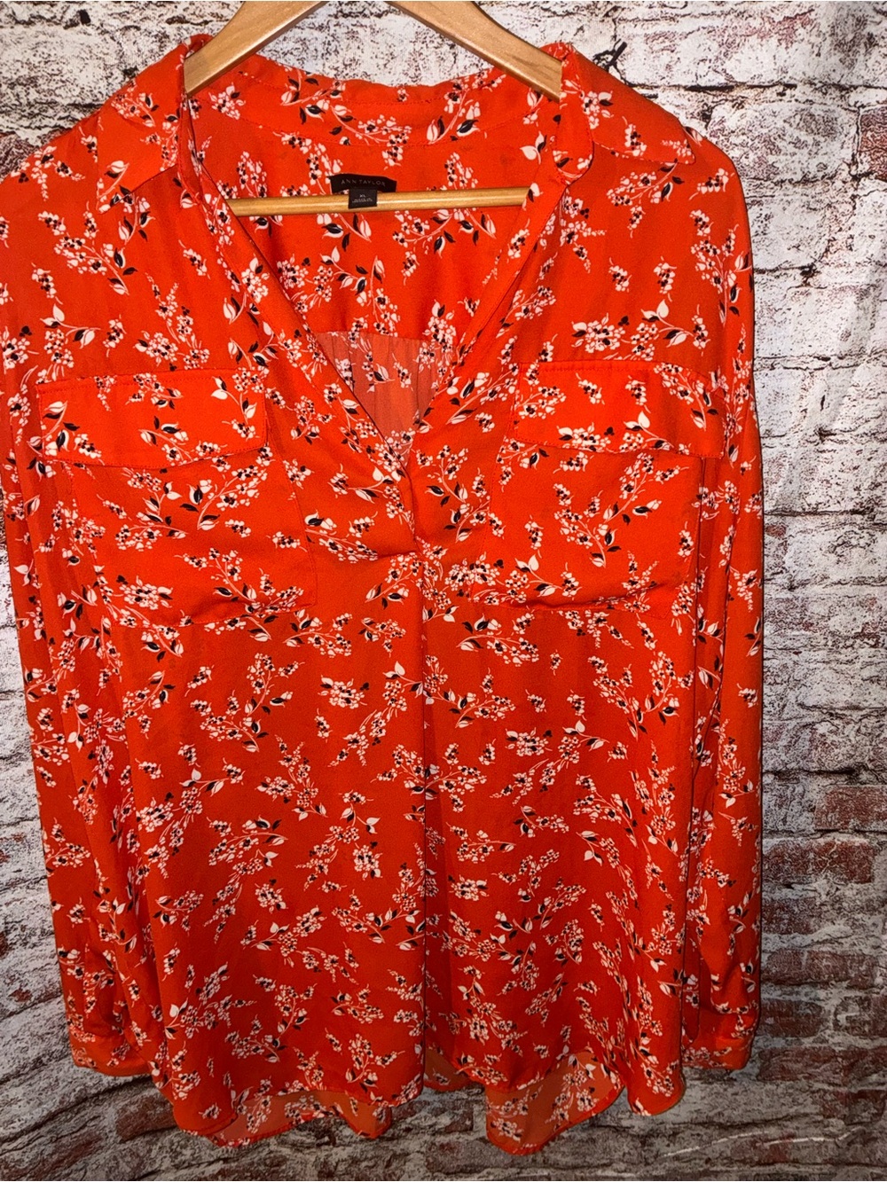 Ann Taylor Red Floral V-Neck Tunic Blouse